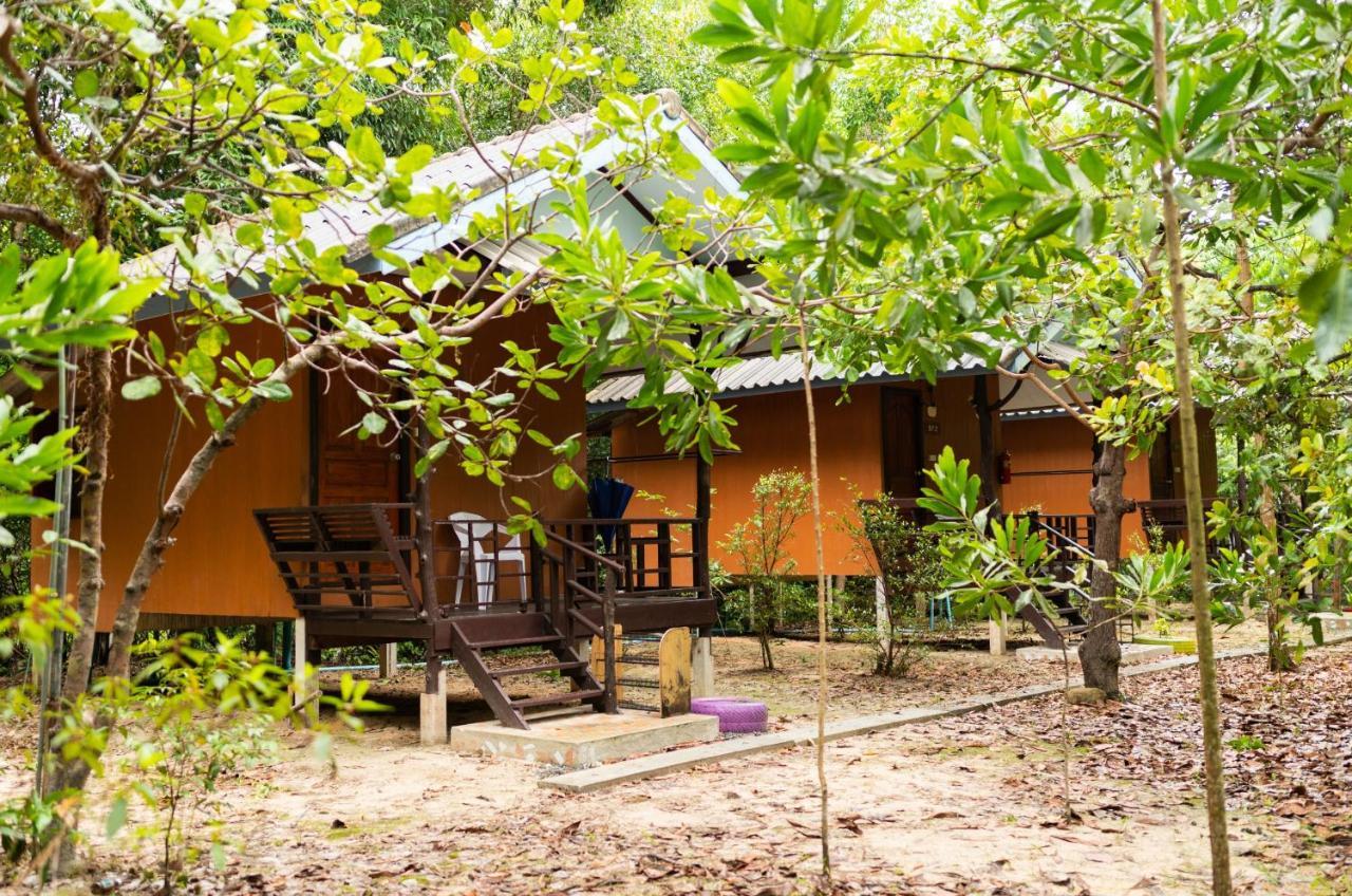 Mata Guesthouse Ko Kut Exterior photo